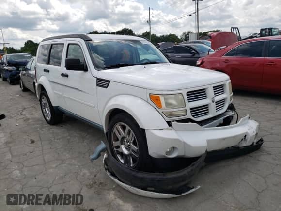 2011 Dodge Nitro Heat z VIN 1D4PT4GK7BW585358, wystawiony jako Copart lot #70366934 z przebiegiem 180 997 mil mil oraz Szkoda całkowita • Salvage title. Historia ofert i sprzedaży dostępna na DreamBid. Obrazek 4.