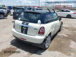2011 MINI Hardtop with VIN WMWSU3C56BT093448, listed as a IAAI auction lot 42355986 with 175,231 mi miles and . Bid and sale history available at DreamBid. Image 4.