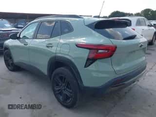 2024 Chevrolet Trax ACTIV с VIN KL77LKE22RC138045, выставлен на аукционе IAAI как лот 43070713 с пробегом 23 892 миль миль и . История ставок и продаж доступна на DreamBid. Изображение 3.