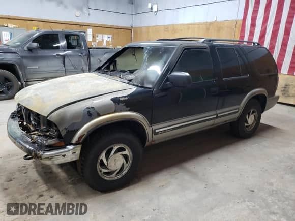 2000 Chevrolet Blazer LT с VIN 1GNDT13W0Y2221121, выставлен на аукционе Copart как лот 70241964 с пробегом Не указан миль и Чистый • Clean title. История ставок и продаж доступна на DreamBid. Изображение 1.