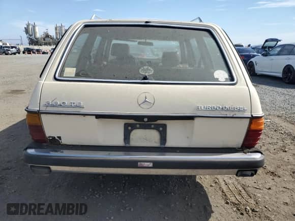 1983 Mercedes-Benz 300 с VIN WDBAB93A2DN014268, выставлен на аукционе Copart как лот 69980445 с пробегом 31 726 миль миль и Списание • Salvage title. История ставок и продаж доступна на DreamBid. Изображение 6.