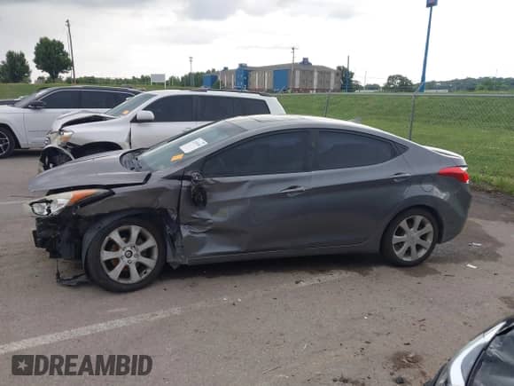 2012 Hyundai Elantra Limited z VIN 5NPDH4AE4CH081104, wystawiony jako IAAI lot #42501894 z przebiegiem Nie podano mil oraz . Historia ofert i sprzedaży dostępna na DreamBid. Obrazek 13.