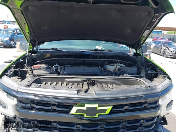 2022 Chevrolet Silverado 1500 RST z VIN 1GCUDEED7NZ585337, wystawiony jako IAAI lot #42092773 z przebiegiem 37 402 mil mil oraz . Historia ofert i sprzedaży dostępna na DreamBid. Obrazek 10.