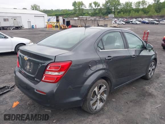 2018 Chevrolet Sonic Premier z VIN 1G1JF5SB4J4133703, wystawiony jako IAAI lot #42275127 z przebiegiem 116 298 mil mil oraz . Historia ofert i sprzedaży dostępna na DreamBid. Obrazek 4.