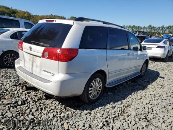 2008 Toyota Sienna XLE z VIN 5TDBK22C48S013140, wystawiony jako Copart lot #82371135 z przebiegiem 233 776 mil mil oraz Czysty tytuł • Clean title. Historia ofert i sprzedaży dostępna na DreamBid. Obrazek 3.