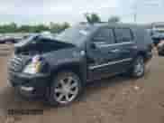 2010 Cadillac Escalade Premium z VIN 1GYUKCEF8AR290019, wystawiony jako Copart lot #64218795 z przebiegiem 239 540 mil mil oraz Szkoda całkowita • Salvage title. Historia ofert i sprzedaży dostępna na DreamBid. Obrazek 1.