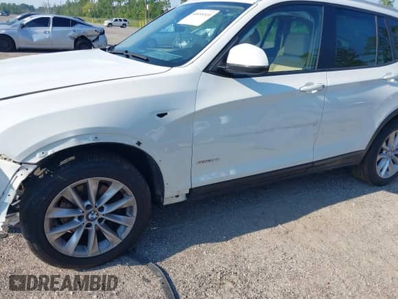 2017 BMW X3 sDrive28i with VIN 5UXWZ7C58H0U45483, listed as a IAAI auction lot 40055310 with Not provided miles and . Bid and sale history available at DreamBid. Image 13.