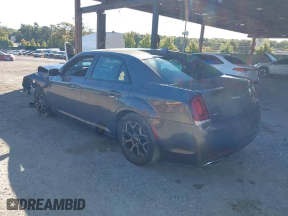 2016 Chrysler 300 S с VIN 2C3CCAGG5GH136261, выставлен на аукционе IAAI как лот 43321846 с пробегом 81 285 миль миль и . История ставок и продаж доступна на DreamBid. Изображение 3.