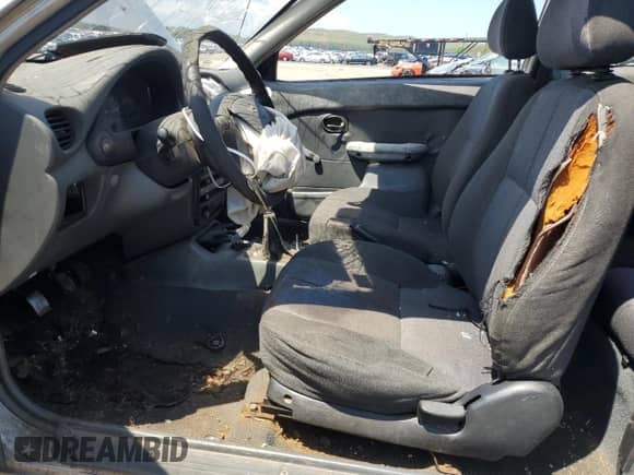 1999 Hyundai Accent L z VIN KMHVD14N9XU497814, wystawiony jako Copart lot #60374665 z przebiegiem 287 585 mil mil oraz Szkoda całkowita • Salvage title. Historia ofert i sprzedaży dostępna na DreamBid. Obrazek 7.