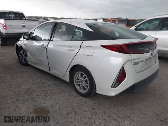 2018 Toyota Prius Plus z VIN JTDKARFP0J3084142, wystawiony jako IAAI lot #41936736 z przebiegiem 50 699 mil mil oraz . Historia ofert i sprzedaży dostępna na DreamBid. Obrazek 3.