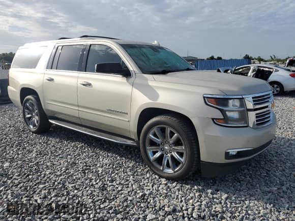 2017 Chevrolet Suburban Premier with VIN 1GNSCJKC6HR352723, listed as a Copart auction lot 63122675 with 47,565 mi miles and Salvage title. Bid and sale history available at DreamBid. Image 4.