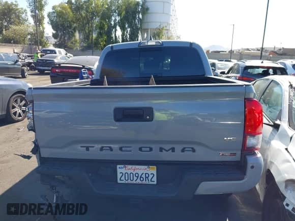2019 Toyota Tacoma SR5 с VIN 3TMAZ5CN7KM086311, выставлен на аукционе IAAI как лот 43131255 с пробегом 33 027 миль миль и . История ставок и продаж доступна на DreamBid. Изображение 16.