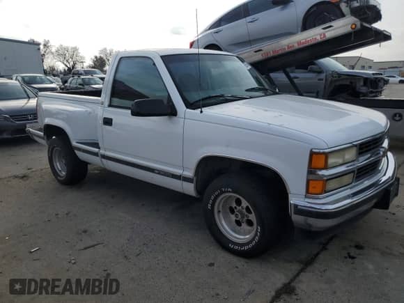 1997 Chevrolet Silverado 1500 with VIN 1GCEC14R3VZ118039, listed as a Copart auction lot 85575614 with 105,417 mi miles and Salvage title. Bid and sale history available at DreamBid. Image 4.