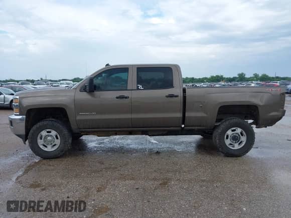 2015 Chevrolet Silverado 2500HD LT z VIN 1GC1KVEG0FF131663, wystawiony jako IAAI lot #42117911 z przebiegiem 144 511 mil mil oraz . Historia ofert i sprzedaży dostępna na DreamBid. Obrazek 14.