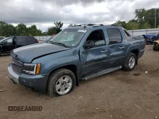 2008 Chevrolet Avalanche LTZ with VIN 3GNFK12358G170015, listed as a Copart auction lot 82073145 with 205,359 mi miles and Salvage title. Bid and sale history available at DreamBid. Image 1.