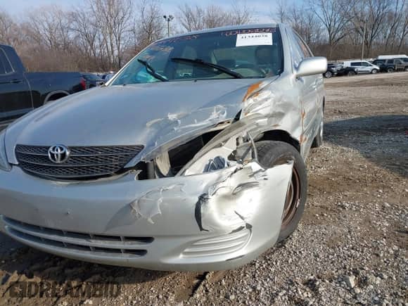 2002 Toyota Camry LE z VIN 4T1BE32K82U102485, wystawiony jako IAAI lot #41344038 z przebiegiem 80 386 mil mil oraz . Historia ofert i sprzedaży dostępna na DreamBid. Obrazek 13.