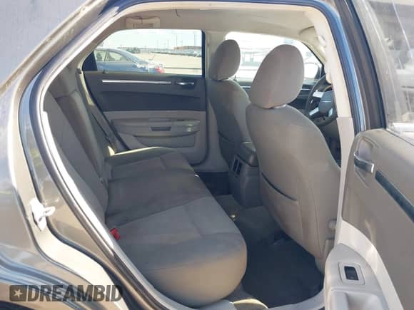 2009 Chrysler 300 LX with VIN 2C3KA43D89H505437, listed as a IAAI auction lot 43384105 with Not provided miles and . Bid and sale history available at DreamBid. Image 8.