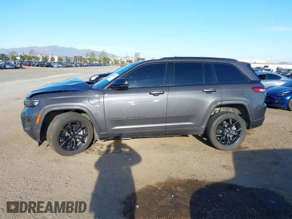 2024 Jeep Grand Cherokee z VIN 1C4RJYB65R8956514, wystawiony jako IAAI lot #42014321 z przebiegiem 25 568 mil mil oraz . Historia ofert i sprzedaży dostępna na DreamBid. Obrazek 14.