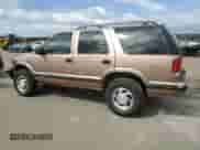 1996 Chevrolet Blazer z VIN 1GNDT13W0T2182796, wystawiony jako Copart lot #72577554 z przebiegiem 133 565 mil mil oraz Szkoda całkowita • Salvage title. Historia ofert i sprzedaży dostępna na DreamBid. Obrazek 2.