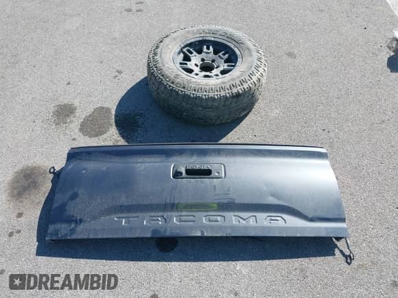 2017 Toyota Tacoma SR5 z VIN 3TMCZ5AN9HM105459, wystawiony jako IAAI lot #43321840 z przebiegiem 220 881 mil mil oraz . Historia ofert i sprzedaży dostępna na DreamBid. Obrazek 9.