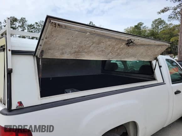 2008 GMC Sierra 1500 Work Truck z VIN 1GTEC14X48Z129263, wystawiony jako IAAI lot #41748174 z przebiegiem 263 584 mil mil oraz . Historia ofert i sprzedaży dostępna na DreamBid. Obrazek 6.