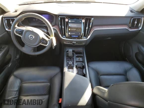 2024 Volvo S60 Plus Dark Theme z VIN 7JRL12FL3RG280977, wystawiony jako Copart lot #84880075 z przebiegiem 41 594 mil mil oraz Czysty tytuł • Clean title. Historia ofert i sprzedaży dostępna na DreamBid. Obrazek 8.