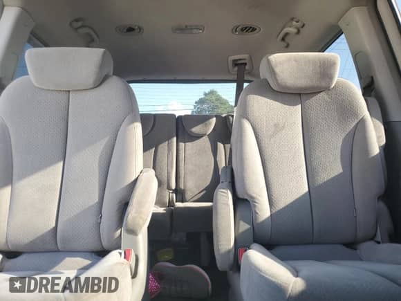 2007 Hyundai Entourage GLS с VIN KNDMC233376026979, выставлен на аукционе Copart как лот 70580294 с пробегом 226 718 миль миль и Списание • Salvage title. История ставок и продаж доступна на DreamBid. Изображение 10.
