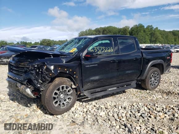 2024 Chevrolet Colorado 4WD Z71 z VIN 1GCPTDEK8R1316907, wystawiony jako Copart lot #63573225 z przebiegiem 18 088 mil mil oraz Szkoda całkowita • Salvage title. Historia ofert i sprzedaży dostępna na DreamBid. Obrazek 1.