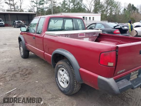 1996 Chevrolet S-10 LS с VIN 1GCCT19W2T8123497, выставлен на аукционе IAAI как лот 41263496 с пробегом 214 457 миль миль и . История ставок и продаж доступна на DreamBid. Изображение 3.