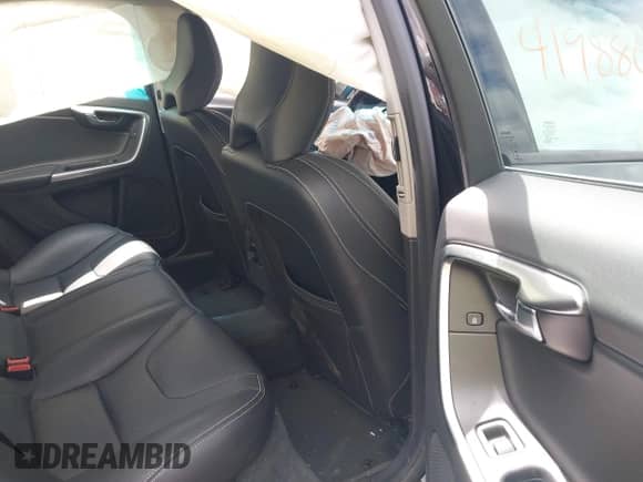 2018 Volvo S60 Dynamic с VIN YV140MTLXJ2459745, выставлен на аукционе IAAI как лот 41988052 с пробегом 133 268 миль миль и . История ставок и продаж доступна на DreamBid. Изображение 8.
