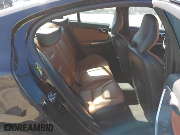 2015 Volvo S60 T5 Premier с VIN YV1612TK4F2356751, выставлен на аукционе IAAI как лот 41666654 с пробегом Не указан миль и . История ставок и продаж доступна на DreamBid. Изображение 8.