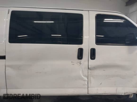 2016 Chevrolet Express Cargo z VIN 1GCWGAFF1G1174140, wystawiony jako IAAI lot #41860608 z przebiegiem 207 610 mil mil oraz . Historia ofert i sprzedaży dostępna na DreamBid. Obrazek 13.