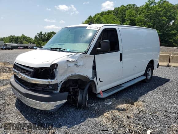 2021 Chevrolet Express Cargo with VIN 1GCWGAF73M1226274, listed as a Copart auction lot 60321655 with 9,039 mi miles and Clean title. Bid and sale history available at DreamBid. Image 1.