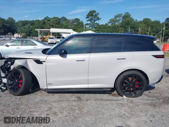 2025 Land Rover Range Rover Sport Autobiography with VIN SAL119E99SA456565, listed as a IAAI auction lot 43073284 with 2,755 mi miles and . Bid and sale history available at DreamBid. Image 14.