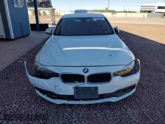 2016 BMW 3 Series 320i xDrive с VIN WBA8A3C55GK551478, выставлен на аукционе Copart как лот 85953825 с пробегом 28 082 миль миль и Списание • Salvage title. История ставок и продаж доступна на DreamBid. Изображение 5.