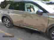 2025 Nissan Pathfinder Platinum с VIN 5N1DR3DK9SC231173, выставлен на аукционе IAAI как лот 43208216 с пробегом 5 254 миль миль и . История ставок и продаж доступна на DreamBid. Изображение 6.