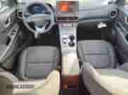 2023 Hyundai Kona SE с VIN KM8K23AG7PU186604, выставлен на аукционе Copart как лот 90436575 с пробегом 74 811 миль миль и Чистый • Clean title. История ставок и продаж доступна на DreamBid. Изображение 8.