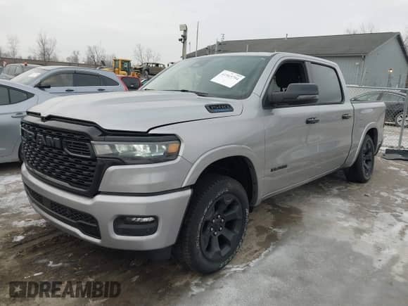 2025 Ram 1500 Lone Star z VIN 1C6RRFFG1SN537641, wystawiony jako IAAI lot #41563794 z przebiegiem 11 488 mil mil oraz . Historia ofert i sprzedaży dostępna na DreamBid. Obrazek 18.
