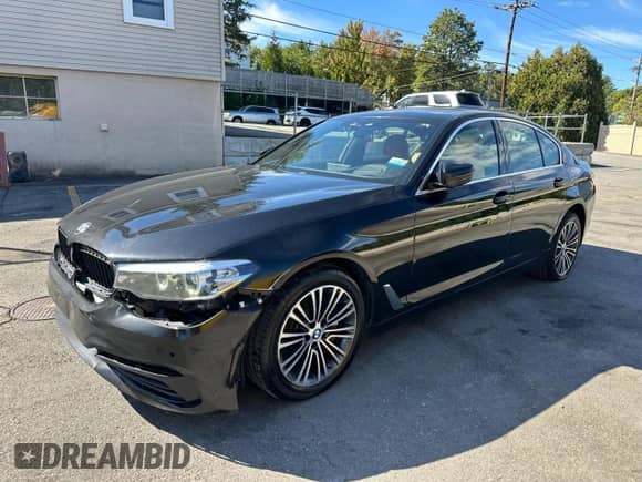 2020 BMW 5 Series 540i xDrive z VIN WBAJS3C03LCD49216, wystawiony jako Copart lot #87438575 z przebiegiem 103 824 mil mil oraz Czysty tytuł • Clean title. Historia ofert i sprzedaży dostępna na DreamBid. Obrazek 1.