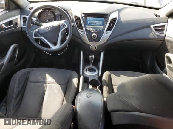 2013 Hyundai Veloster w/Gray Int z VIN KMHTC6ADXDU176024, wystawiony jako Copart lot #82231875 z przebiegiem 115 819 mil mil oraz Czysty tytuł • Clean title. Historia ofert i sprzedaży dostępna na DreamBid. Obrazek 8.