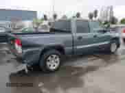 2006 GMC Sierra 1500 SL z VIN 2GTEC13V161241783, wystawiony jako IAAI lot #41910830 z przebiegiem 399 955 mil mil oraz . Historia ofert i sprzedaży dostępna na DreamBid. Obrazek 4.