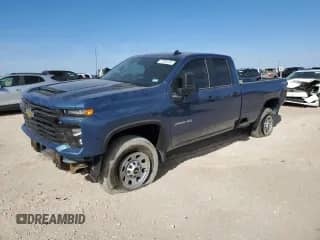 2024 Chevrolet Silverado 3500 с VIN 1GC5YSE71RF278965, выставлен на аукционе Copart как лот 85278564 с пробегом 6 239 миль миль и Чистый • Clean title. История ставок и продаж доступна на DreamBid. Изображение 1.