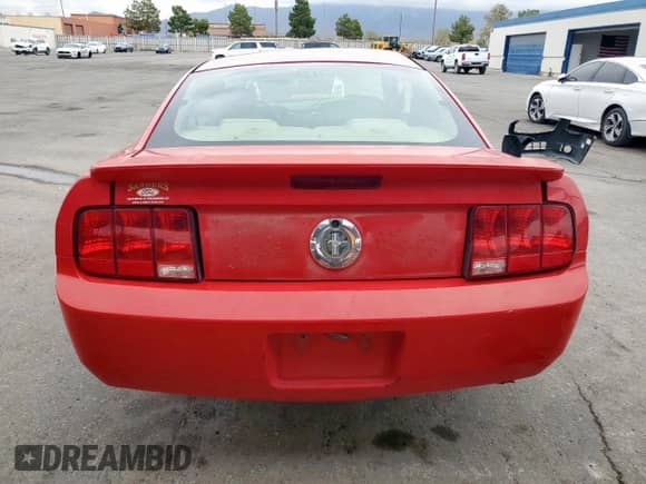 2007 Ford Mustang Deluxe z VIN 1ZVFT80NX75294173, wystawiony jako Copart lot #71257305 z przebiegiem 192 812 mil mil oraz Szkoda całkowita • Salvage title. Historia ofert i sprzedaży dostępna na DreamBid. Obrazek 6.