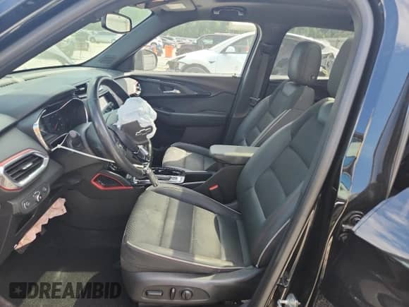 2022 Chevrolet TrailBlazer RS с VIN KL79MTSL0NB049258, выставлен на аукционе Copart как лот 71394015 с пробегом 79 406 миль миль и Списание • Salvage title. История ставок и продаж доступна на DreamBid. Изображение 7.