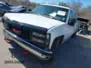 1996 GMC Sierra 1500 z VIN 1GTGC33R4TF018147, wystawiony jako IAAI lot #41612770 z przebiegiem 106 443 mil mil oraz . Historia ofert i sprzedaży dostępna na DreamBid. Obrazek 2.