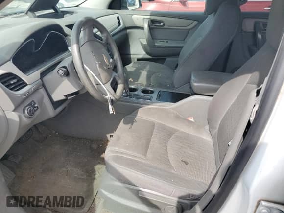 2017 Chevrolet Traverse LS z VIN 1GNKRFED9HJ142616, wystawiony jako Copart lot #66388995 z przebiegiem 105 720 mil mil oraz Czysty tytuł • Clean title. Historia ofert i sprzedaży dostępna na DreamBid. Obrazek 7.