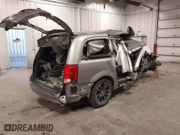 2018 Dodge Grand Caravan SE with VIN 2C4RDGBG7JR206504, listed as a IAAI auction lot 43032824 with Not provided miles and . Bid and sale history available at DreamBid. Image 4.