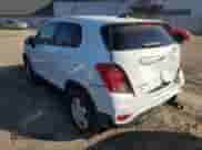 2022 Chevrolet Trax LS z VIN KL7CJNSM9NB527227, wystawiony jako Copart lot #65504805 z przebiegiem 67 152 mil mil oraz Nie do naprawy • Non repairable. Historia ofert i sprzedaży dostępna na DreamBid. Obrazek 2.