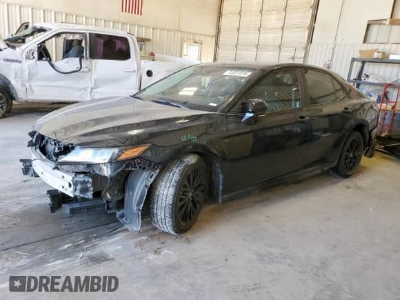 2021 Toyota Camry SE Nightshade z VIN 4T1G11AK2MU496415, wystawiony jako Copart lot #71031075 z przebiegiem 48 472 mil mil oraz Szkoda całkowita • Salvage title. Historia ofert i sprzedaży dostępna na DreamBid. Obrazek 1.