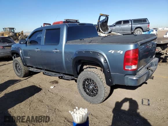 2008 GMC Sierra 1500 SL with VIN 2GTEK13C481267945, listed as a Copart auction lot 89013005 with 286,401 mi miles and Clean title. Bid and sale history available at DreamBid. Image 2.